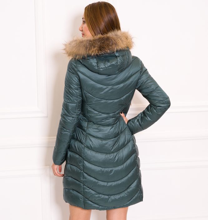 Dámska zimná bunda lesklá vypasovaná s pravým mývalovcem - zelená