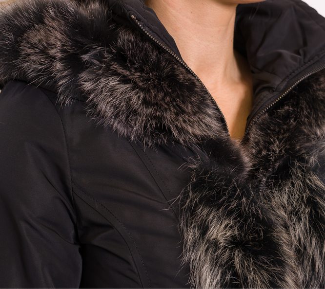 Dámska dlhšia bunda s pravou líškou po celej dĺžke a koženkou - čierna