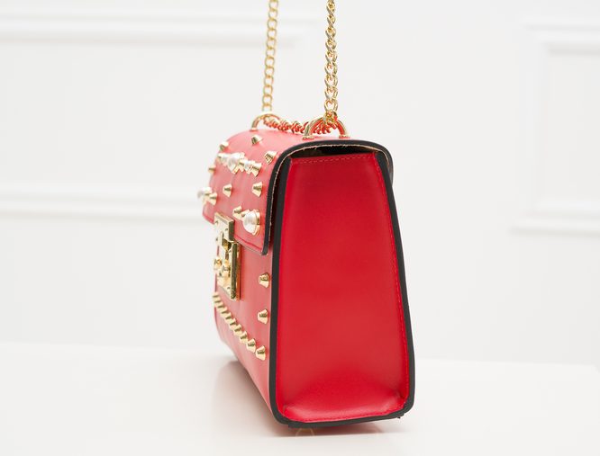 Dámská kožená crossbody kabelky s perličkami - červená