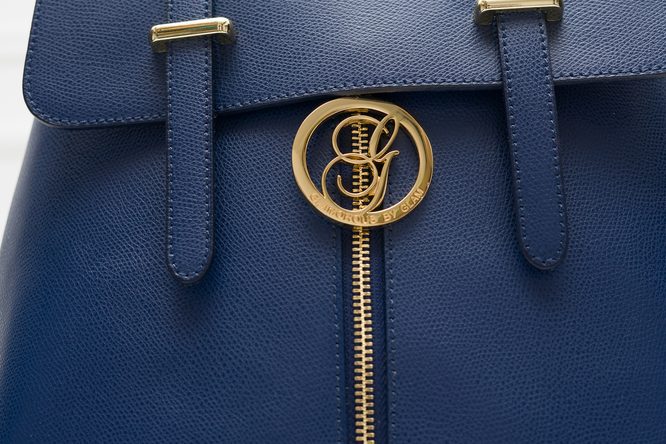 Dámský kožený batoh na patenty ražený - tmavě modrá