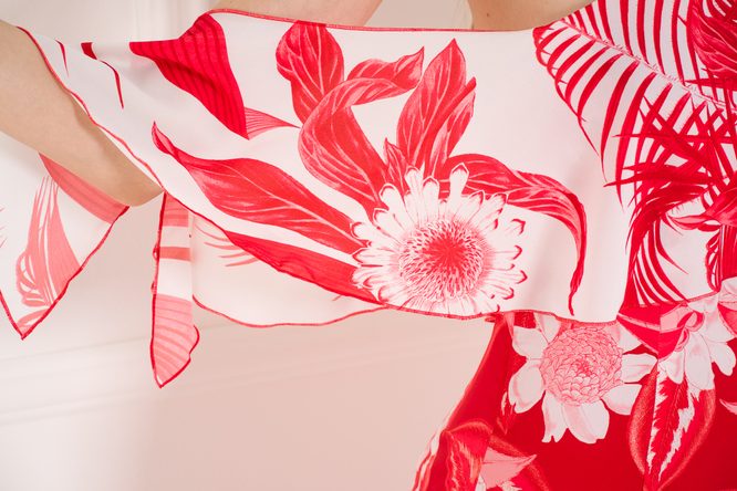 Guess by Marciano květované šaty JLO červeno - bílá