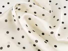 Saténový šátek s puntíky 70x70 cm
