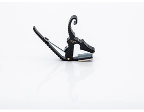 9600 Ernie Ball Axis Capo - Black - kapodastr na elektrickou i akustickou kytaru