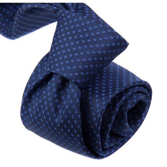 tmavě modrá kravata jemný vzor