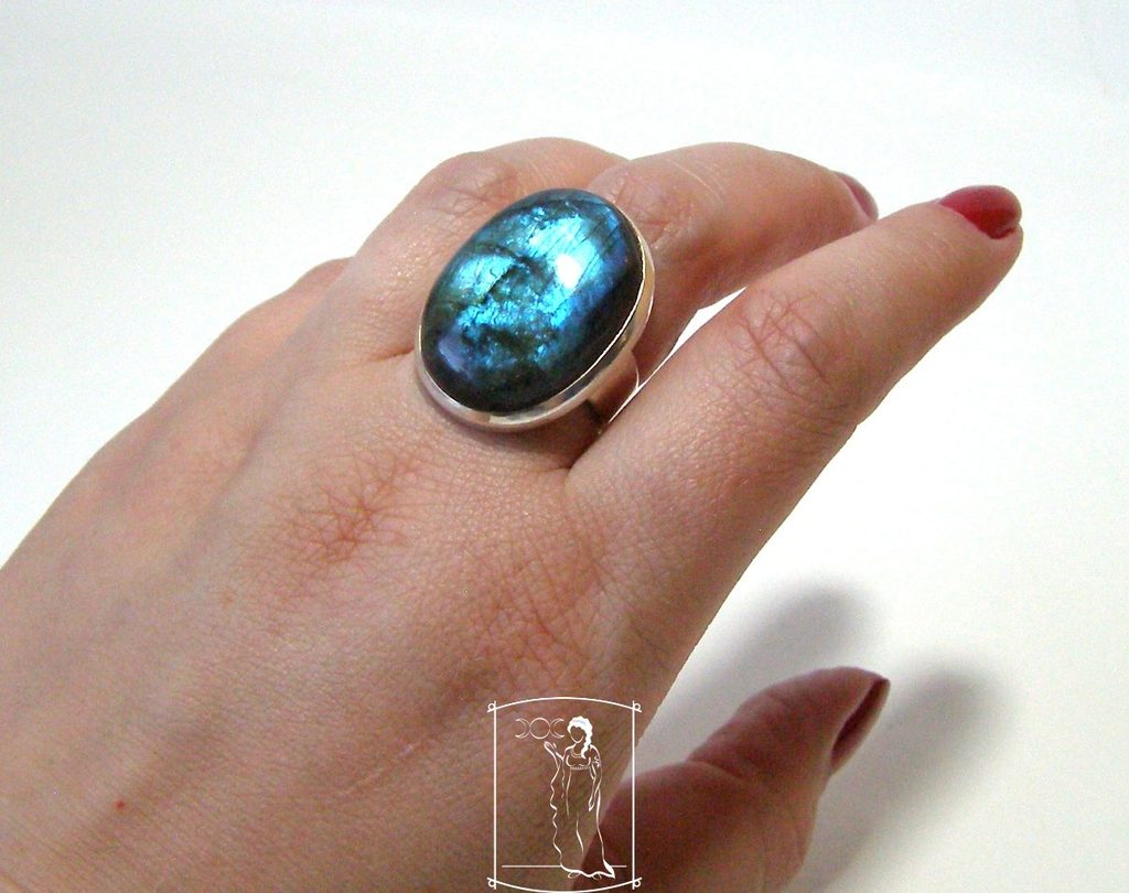 Labradorit - stříbrný prsten - Stříbrné prsteny - Tajemná Hékaté - Magické  místo, kde nejen čarodějky naleznou to, co hledají. Vítejte u nás :)