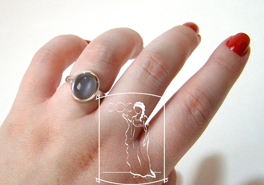Měsíční kámen - stříbrný prsten - Stříbrné prsteny - Tajemná Hékaté -  Magické místo, kde nejen čarodějky naleznou to, co hledají. Vítejte u nás :)