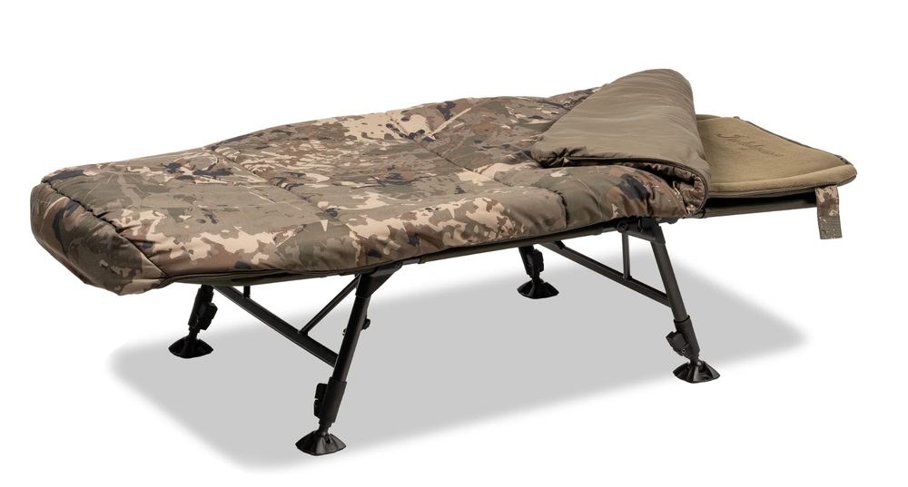 E-shop Nash Dětské Rybářské lehátko se spacákem Indulgence 4 Leg Junior Sleep System Camo,Nash Dětské Rybářské lehátko se spacákem Indulgence 4 Leg Junior Sl
