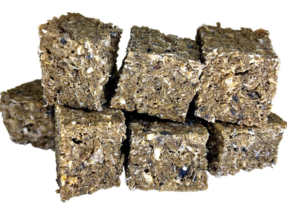 Fotografie LK Baits Pet Luxusní rybí kostky z mletého okouníka 40g