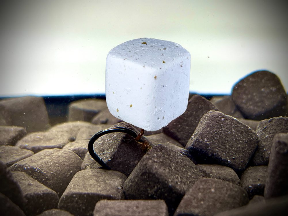 LK Baits CUC! Nugget Balanc Fluoro 10mm 100ml - Garlic Bear,LK Baits CUC! Nugget Balanc Fluoro 10mm 100ml - Garlic Bear