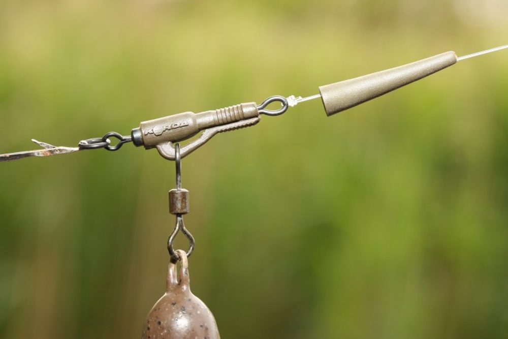 E-shop Korda Závěska na olovo s obratlíkem Hybrid Lead Clips 8ks - Gravel,Korda Závěska na olovo s obratlíkem Hybrid Lead Clips 8ks - Gravel