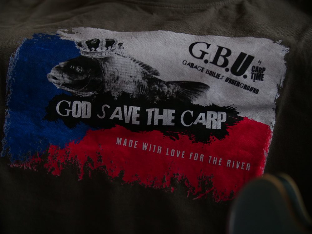 E-shop G.B.U. Tričko God Save The Carp - XXL