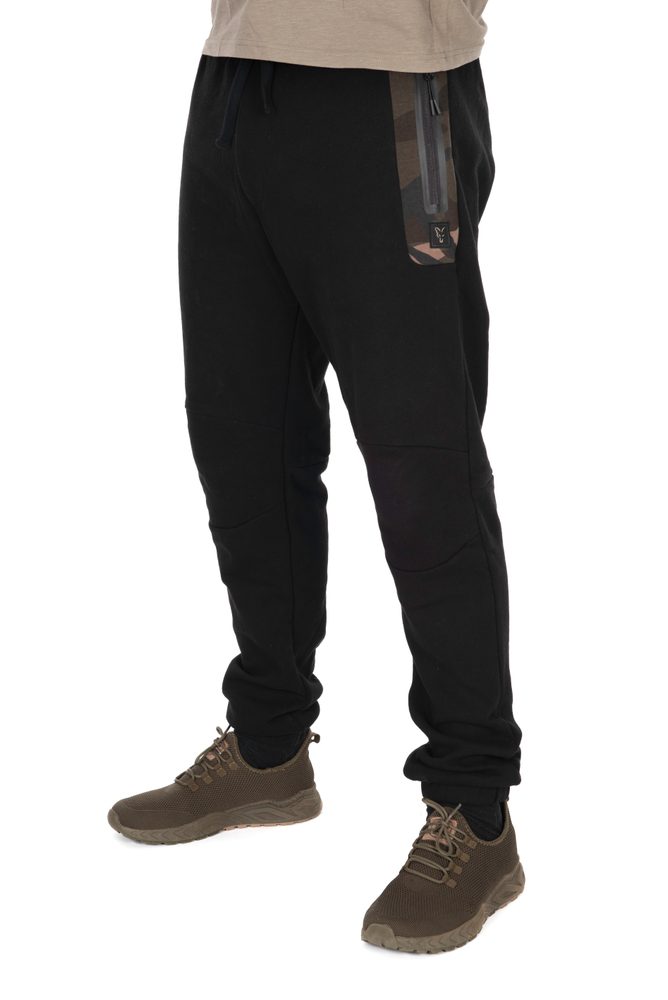 E-shop Fox Rybářské Tepláky Black/Camo Premium 310 Joggers - XXL,Fox Rybářské Tepláky Black/Camo Premium 310 Joggers - XXL