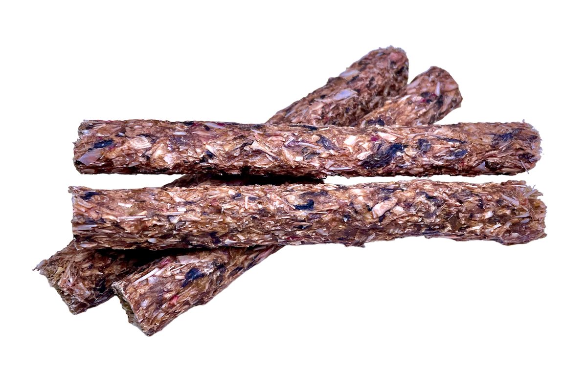 LK Baits Pet Luxusní tyčky ze sušené Tresky se sušenými jahodami 50g