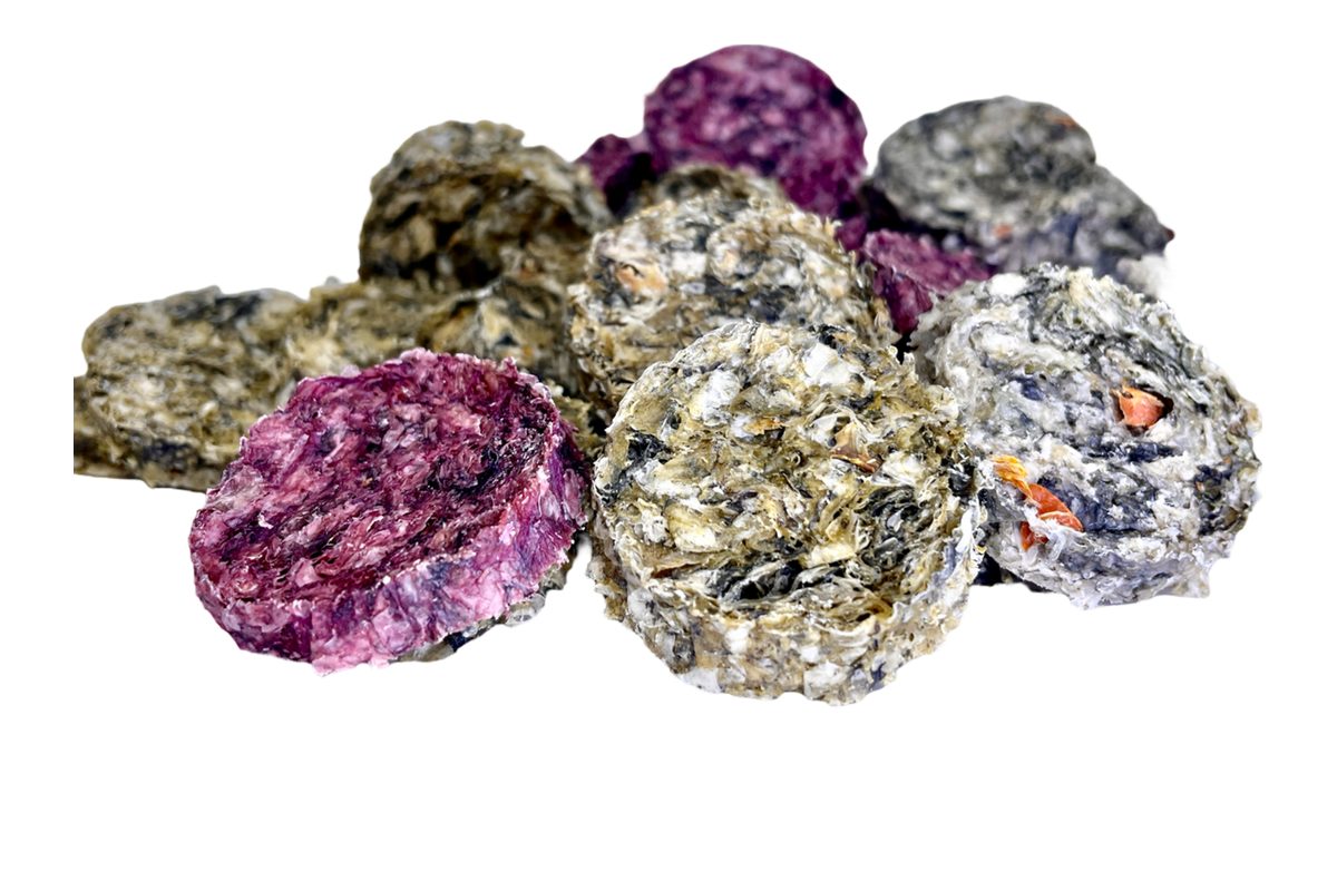 LK Baits Pet Luxusní medailonky ze sušené tresky s brusinkami, mrkví, dýní 40g