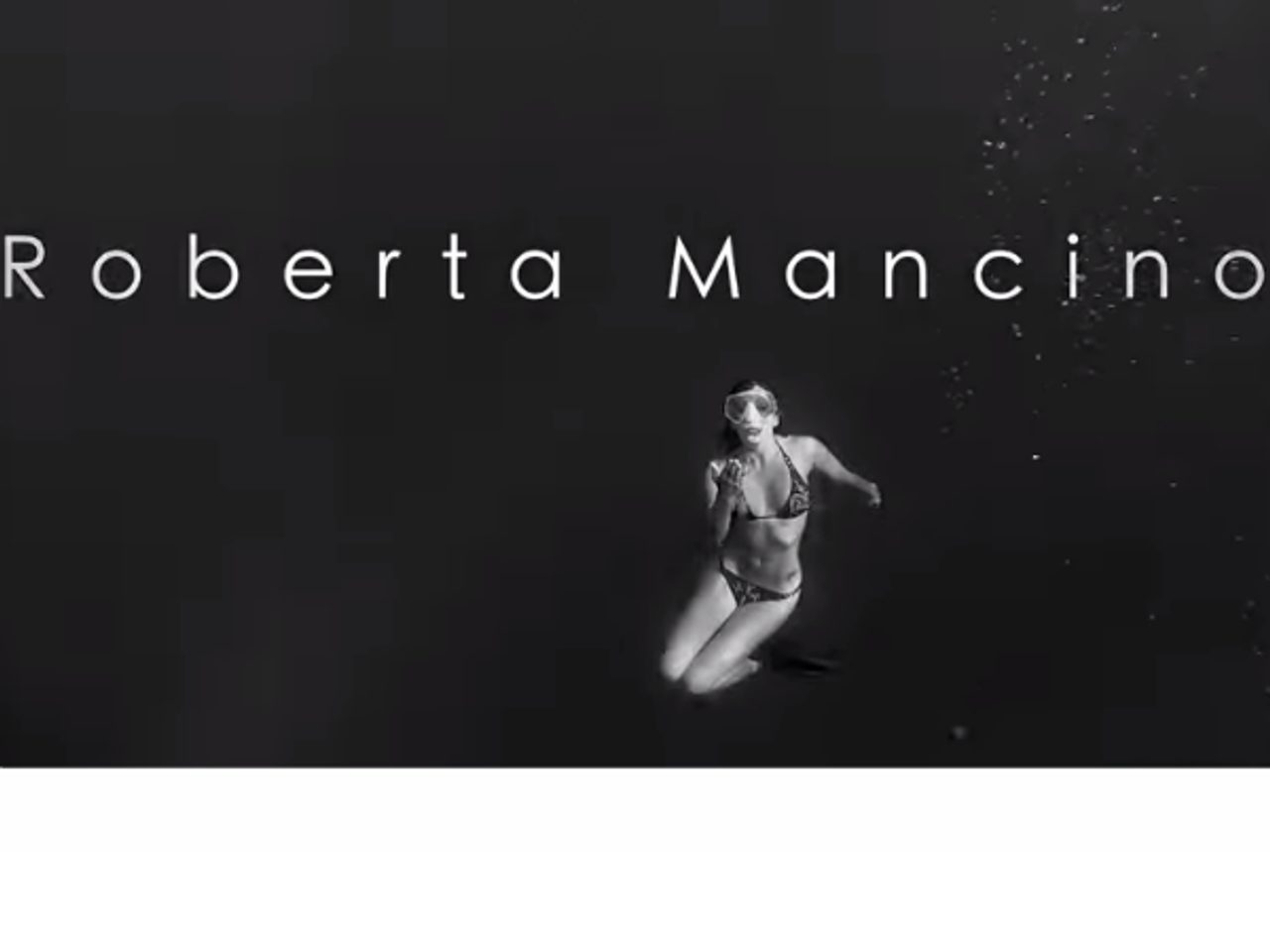 Atlétka a modelka Roberta Mancino sa potápa s nádhernými rybami