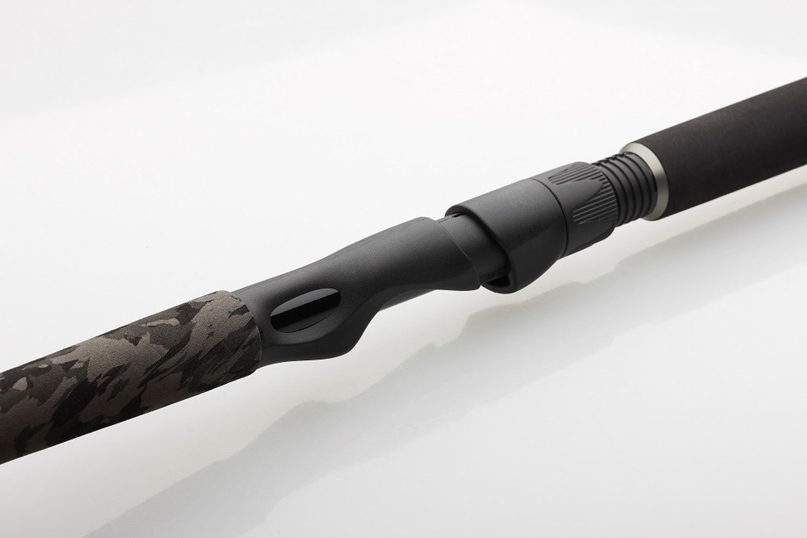 Canne à Lancer MADCAT Black Spin 2,10 M - Portée 40-150 G - Neuf Pour Pêche Sportive