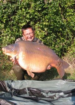 Nej kapři: Gigant z jezera Gigantica