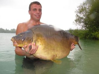 Nej kapři: Gigant z jezera Gigantica