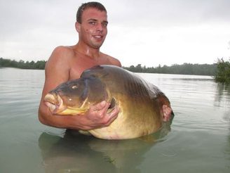 Nej kapři: Gigant z jezera Gigantica