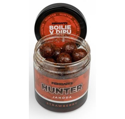 Mikbaits Boilie v dipu Hunter Jahoda 250ml