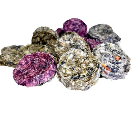 LK Baits Pet Luxusní medailonky ze sušené tresky s brusinkami, mrkví, dýní 40g