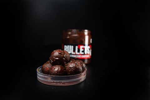 G.B.U. Dipované boilies BULLETS SQUID 77 200g