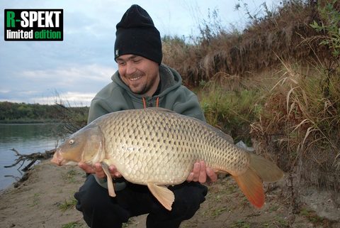 R-Spekt Čiapka Slouch beanie style limitovaná edícia čierna