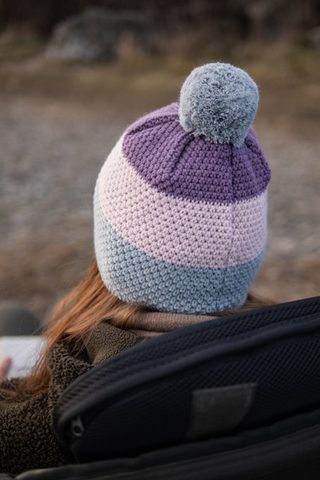 Giants fishing Zimní dámská čepice tříbarevná s bambulkou