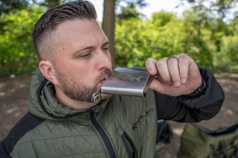 Korum Placatka Classic Hip Flask Barbel Parma 7oz