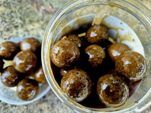 G.B.U. Boilies v dipu Bullets Belachan 200g