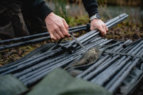 Nash Taška pre zavážaciu lopatku Subterfuge Bushwhacker & Prodding Stick Bag