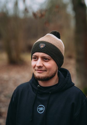 Giants fishing Zimní pánská čepice tříbarevná s bambulkou