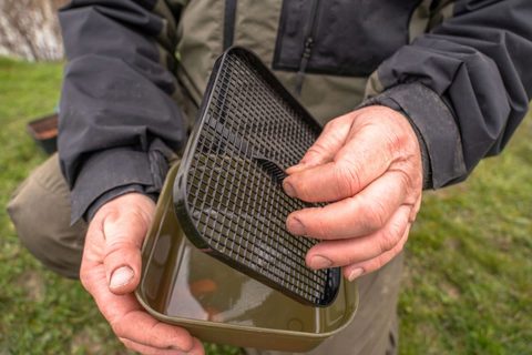 Korum Krabička Maggot Tub And Riddle - 2PT/1,2l