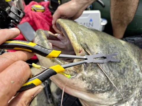 Black Cat Kliešte silné s dvojitým kĺbom 33cm