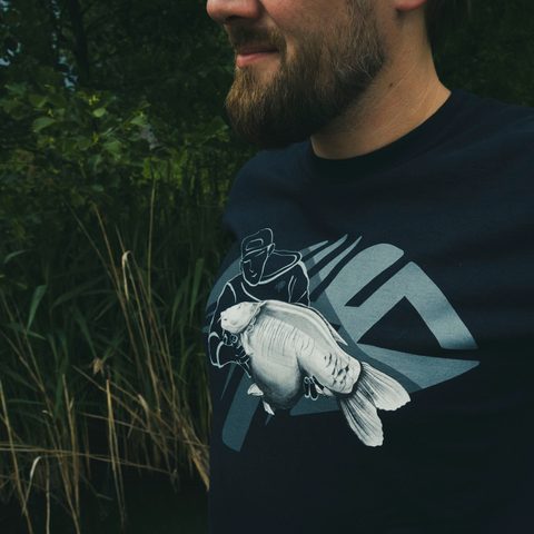 Giants fishing Tričko pánske modré Rybár s kaprom