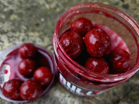 G.B.U. Boilies v dipu Bullets Strawberry Punk 200g