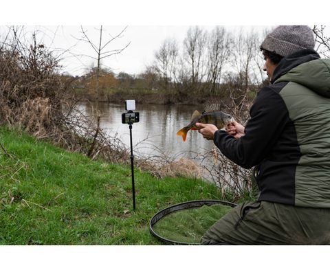 Korum Držák na telefon se světlem Self Take Station
