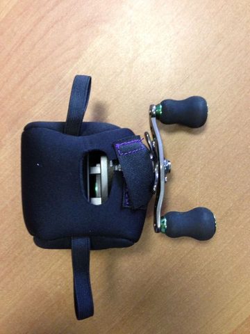 Gunki Neoprenový obal na naviják Baitcast Gunki