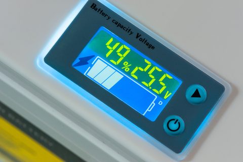 Mivardi Lithiová baterie M-CELL 24V 100Ah + 20A nabíječka