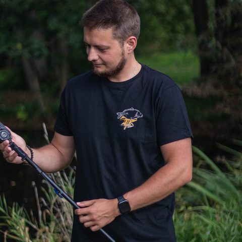Giants fishing Tričko pánské černé Lysec s rybářem
