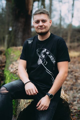 Giants fishing Tričko pánské černé Plavající kapr