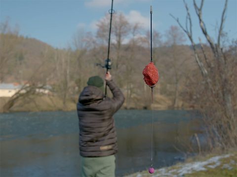 Delphin Olovené krmítko s trubičkou CyberTriple