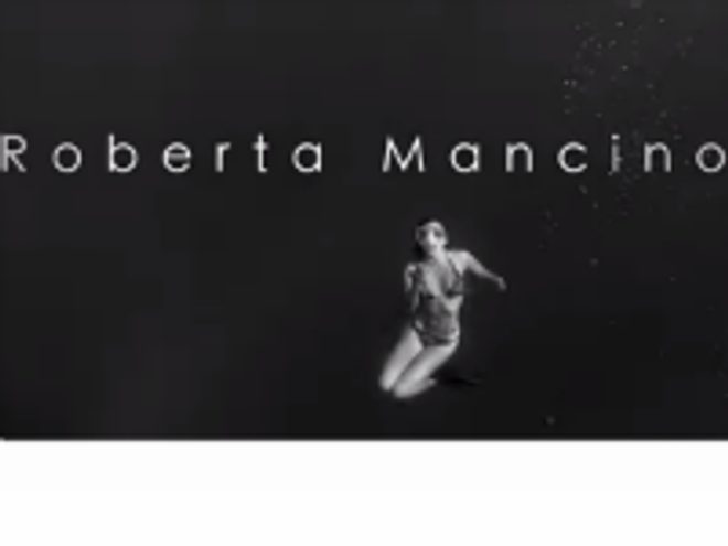 Atlétka a modelka Roberta Mancino sa potápa s nádhernými rybami