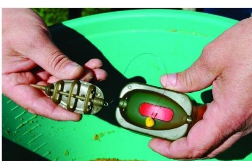 Extra Carp Method feeder formička Green