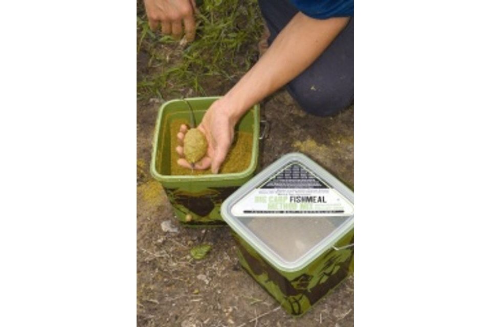 Bait-Tech Method mix (kbelík) BIG CARP NUTTY 3kg