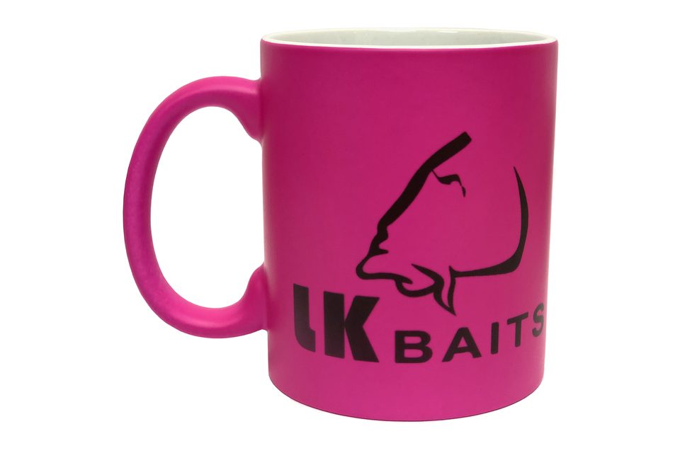 LK Baits Hrnek neonová růžová obrys loga