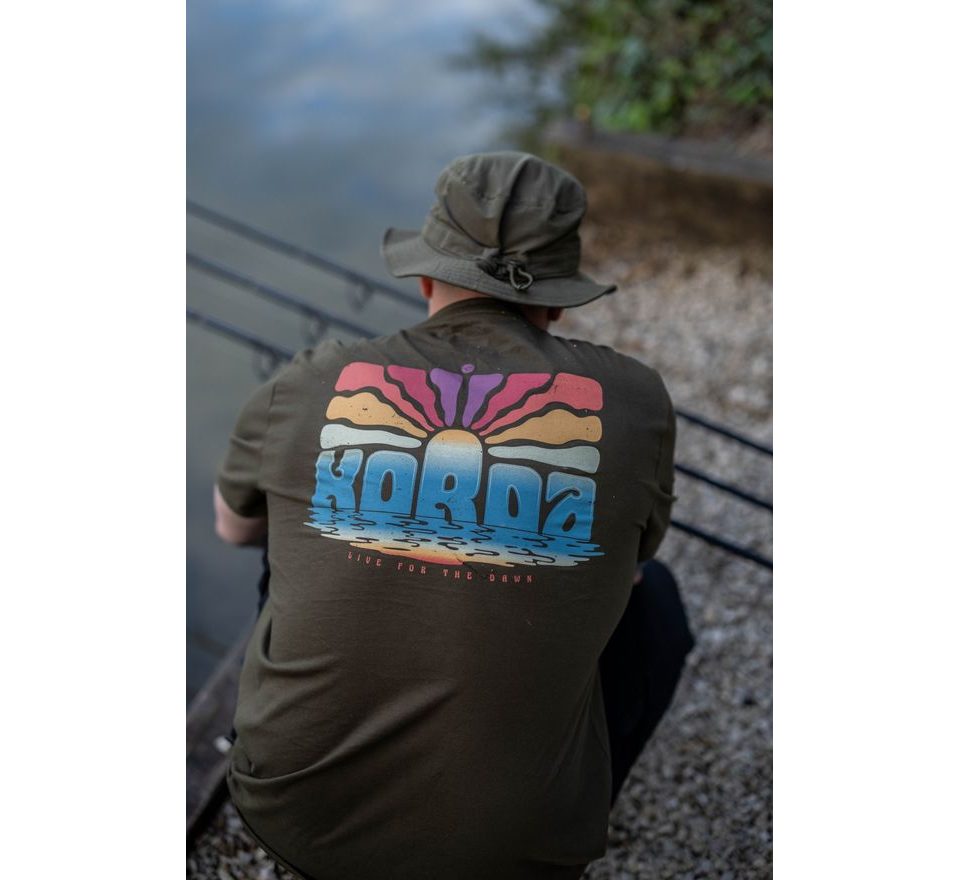 Korda Tričko Dawn Vibes Tee Dark Olive