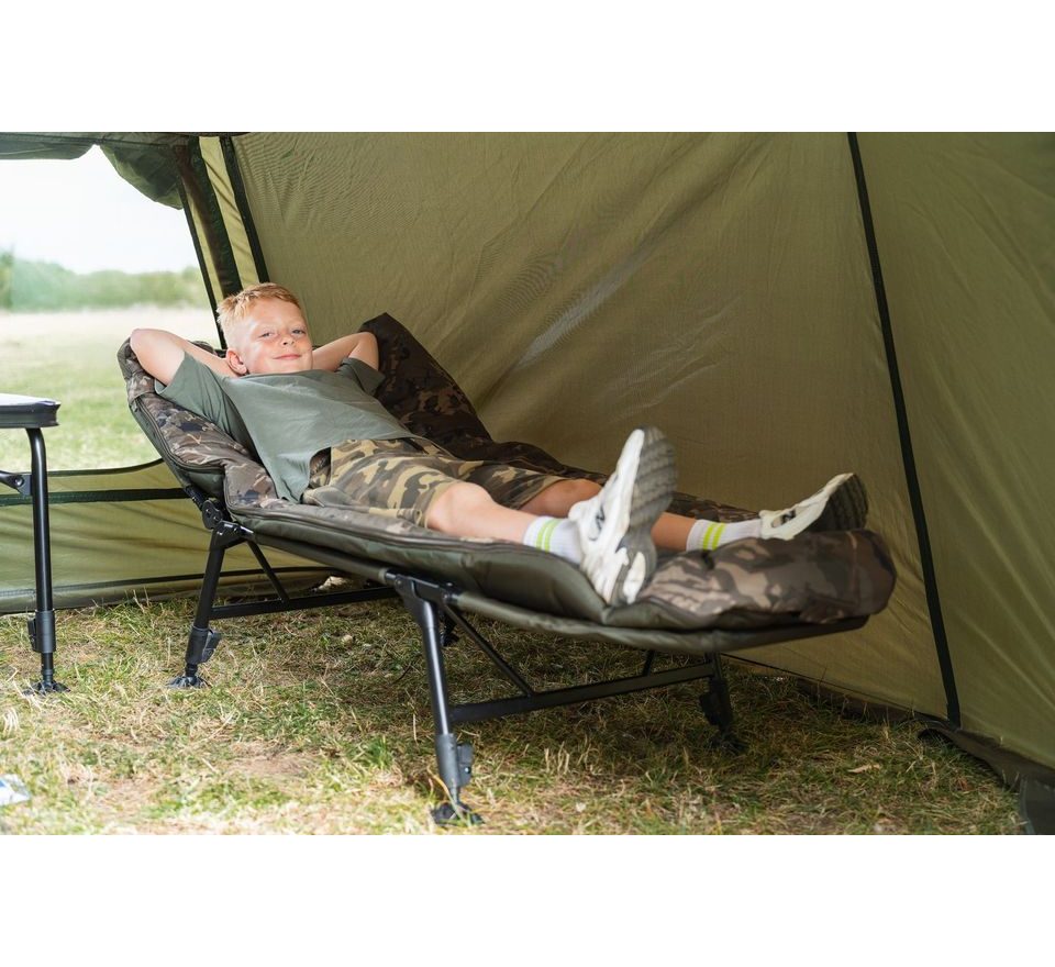 Nash Detské Ležadlo so spacím vakom Indulgence 4 Leg Junior Sleep System Camo
