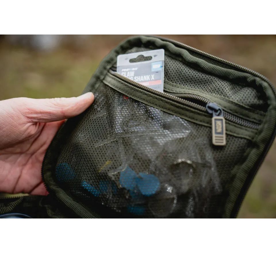 Nash Puzdro Subterfuge Tackle Pouch Medium