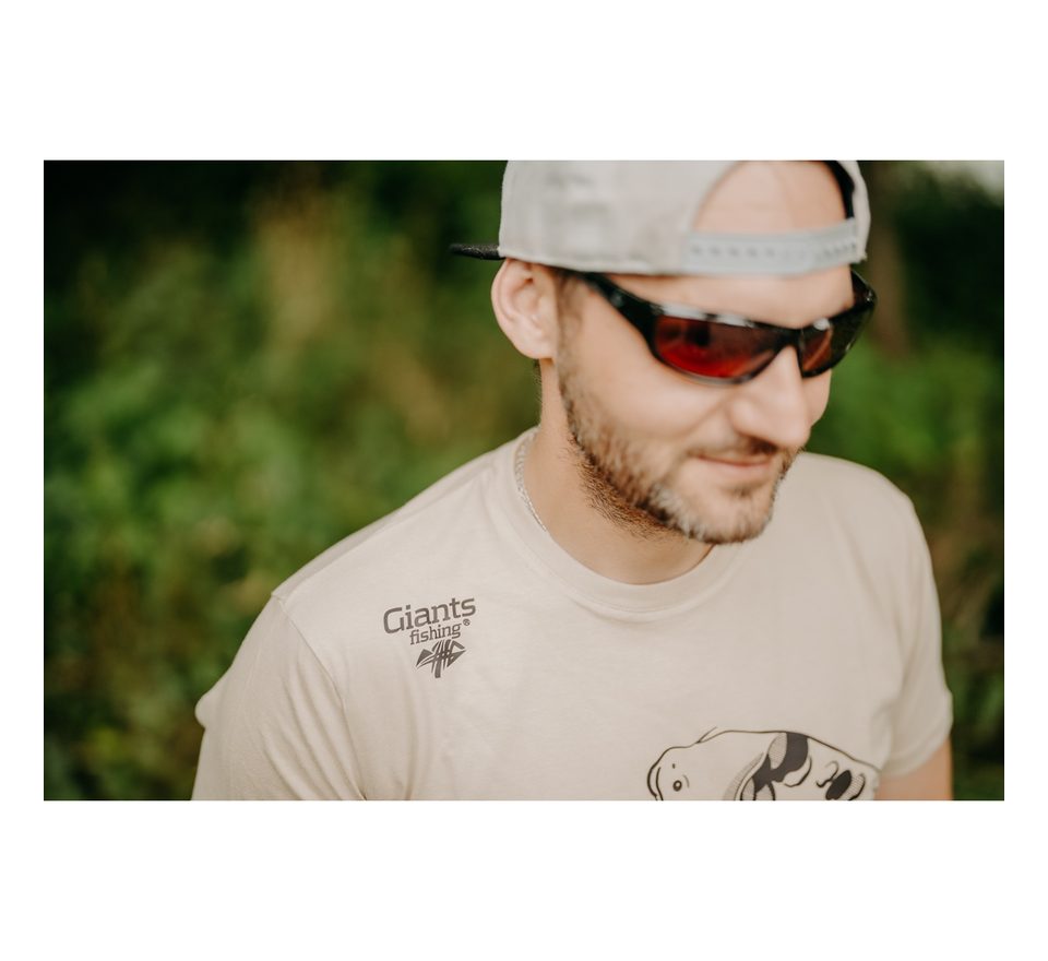 Giants fishing Tričko pánské béžové Plavající kapr